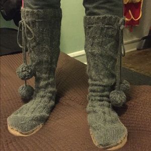 VS PINK MUKLUK BOOT SLIPPERS!