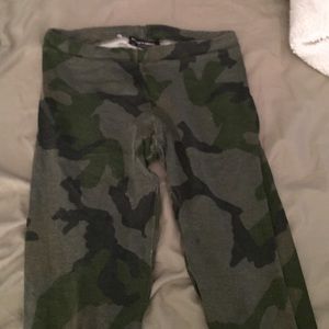 Brandy Melville Camo leggings