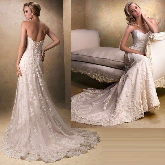 Sleeveless white wedding dress. Brand new! Unused!