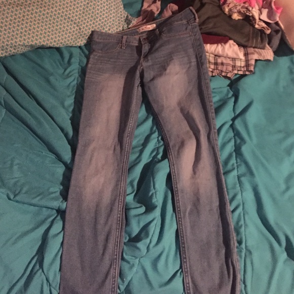 Hollister pants NEED GONE💕 - Picture 2 of 3