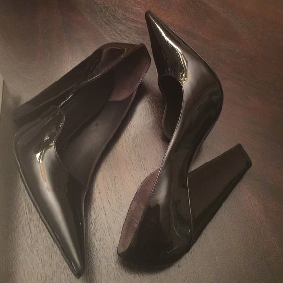 Givenchy deep chocolate almost black patent pumps - Picture 3 of 4