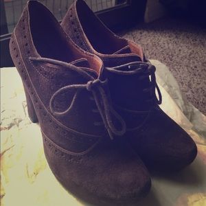 Shoes. Worn a handful of times. Look brand new!