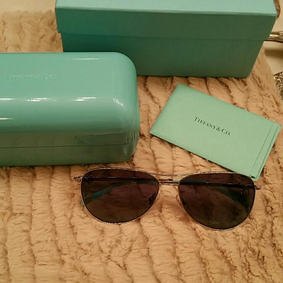 Tiffany & Co. Accessories - Sold Auténtic Tiffany &Co. Sunglasses