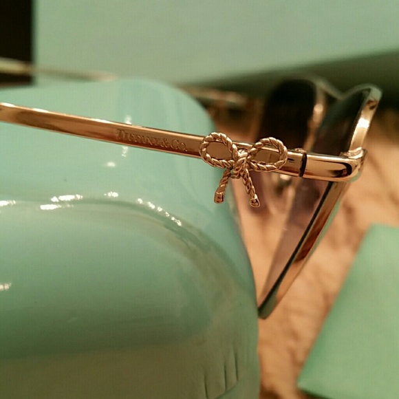 Sold Auténtic Tiffany &Co. Sunglasses - Picture 3 of 4