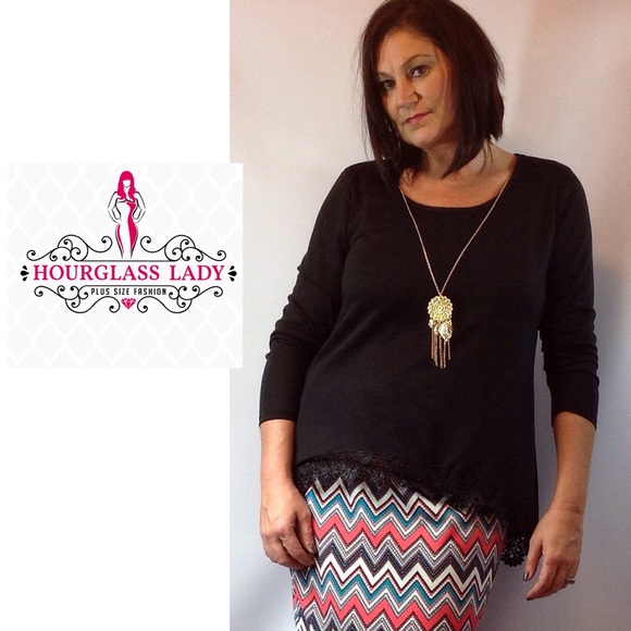 Hourglass Lady Tops - Plus 2X❤️Black crochet Trim Blouse with necklace