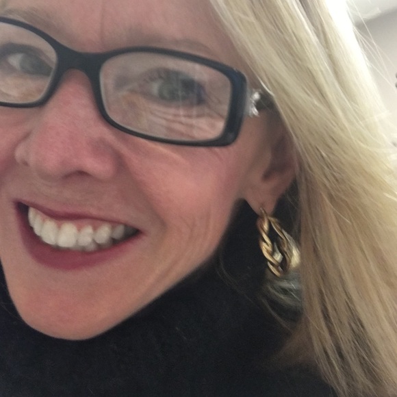 Meet your Posher, Beth - Picture 2 of 3