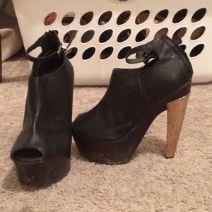 Messeca NY metallic heels