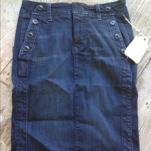 Brand new Level 99 denim pencil skirt (size 6)