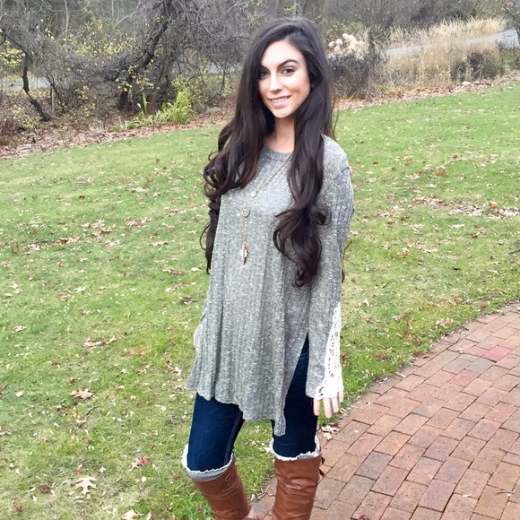 SALE!  S-L Top w/ Lace Accent