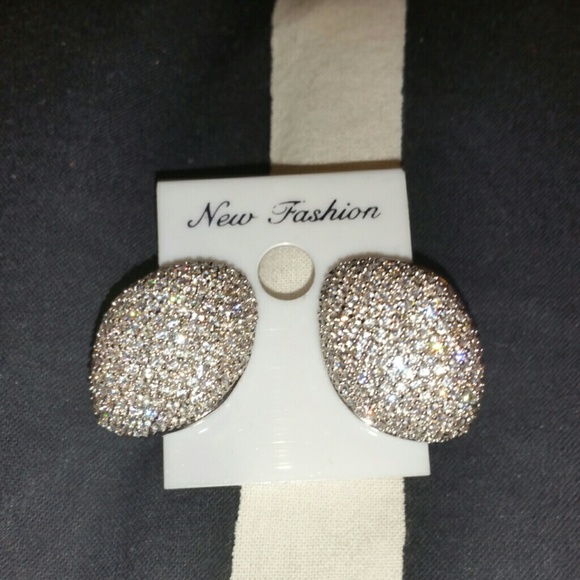 Earrings - Picture 1 of 1