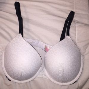 34 DD Victoria Secret PINK push up in white