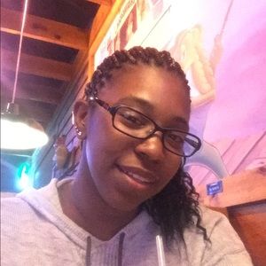 Meet your Posher, Ebony