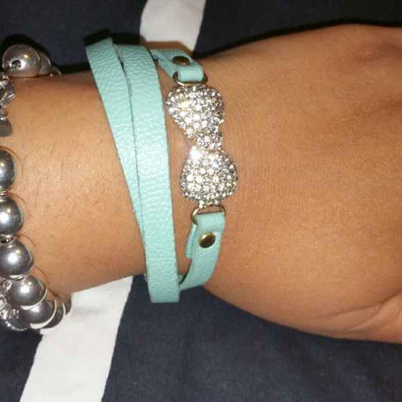Bracelet - Picture 1 of 2