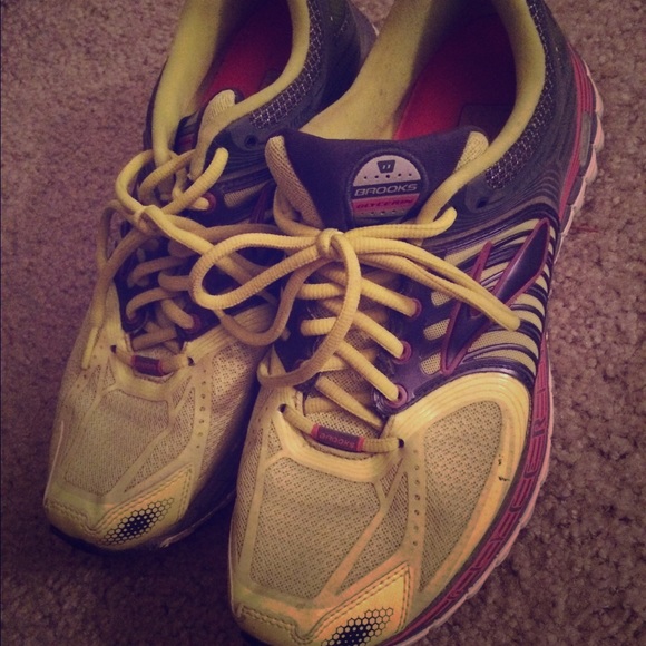 Brooks Running shoes. - Picture 1 of 1