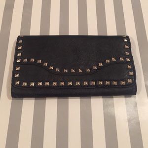 Black clutch trimmed in studs