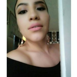 Meet your Posher, Alexandra