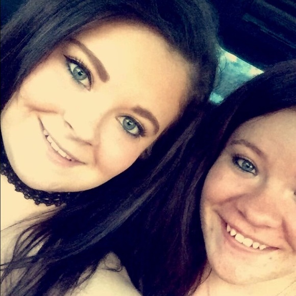 Meet your Posher, Nicole - Picture 3 of 8