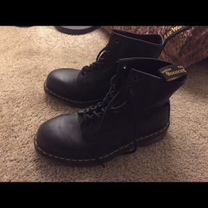 Dr.Martens Airwair Boots(Black) like new!