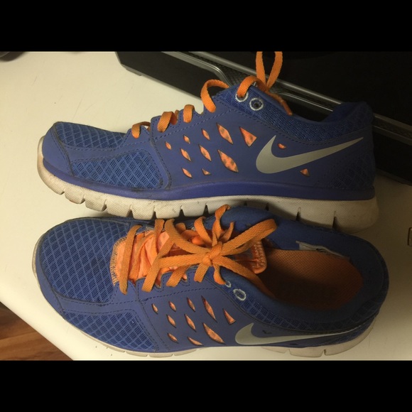 Nike shoes Size 7 - Picture 2 of 3