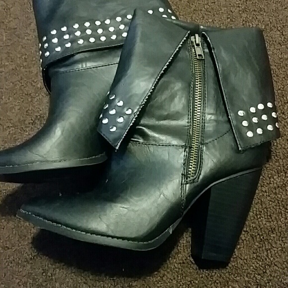 BOOTIES - Picture 2 of 4