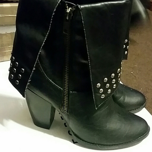 BOOTIES - Picture 3 of 4