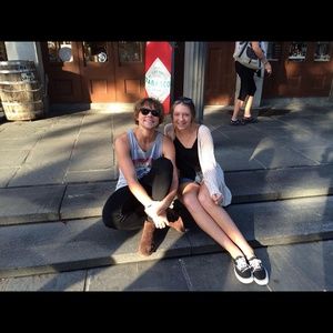 Meet your Posher, Laura