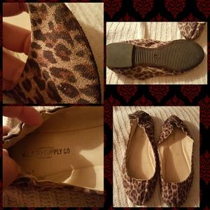 Used mossimo supply Co cheetah flats 9