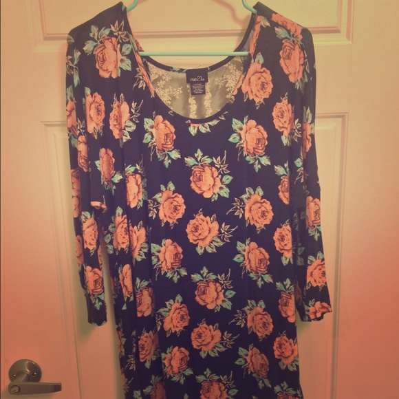 Floral Lace Back 3/4 Sleeve Top