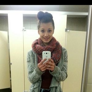 Meet your Posher, Halley