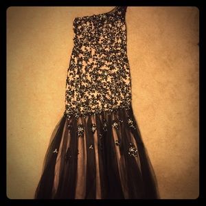 Dress/gown