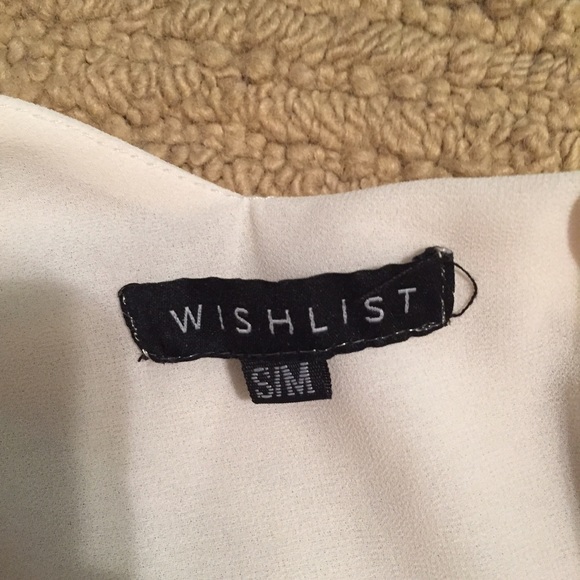 Cute white layered crop top - Picture 3 of 3