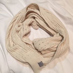 American Eagle Cream Scarf