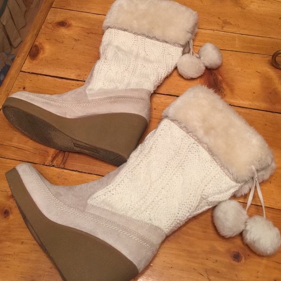 Winter White Boots 6.5 Sweater and Suade