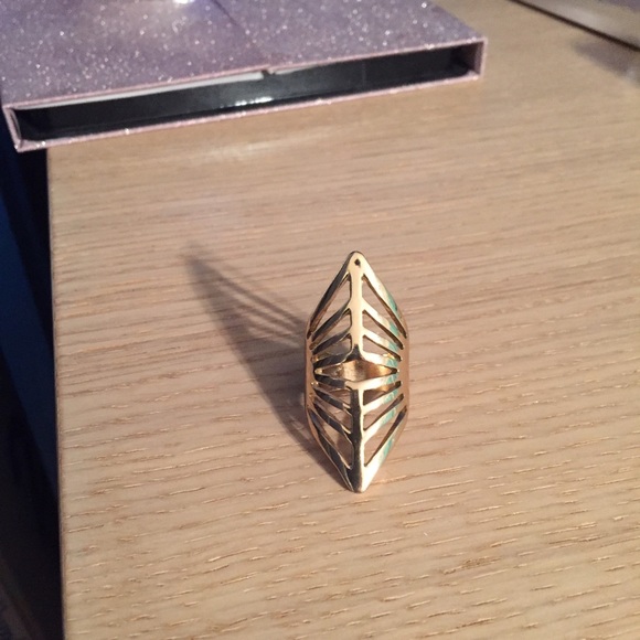 Gold ring - Picture 2 of 2