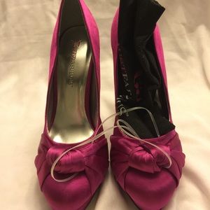 3/$15 Mauve satin platform heels 🌹