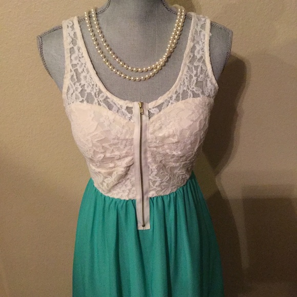 Beautiful High/Low Dress - Picture 3 of 4