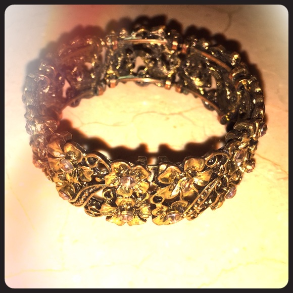 Gold bangle bracelet with flower design