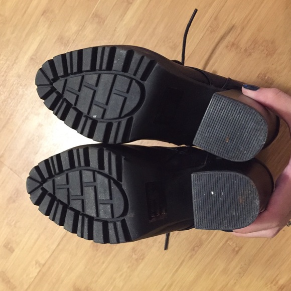 🔹sold in bundle🔹Black Laced Boots - Picture 4 of 4