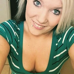 Meet your Posher, Demi