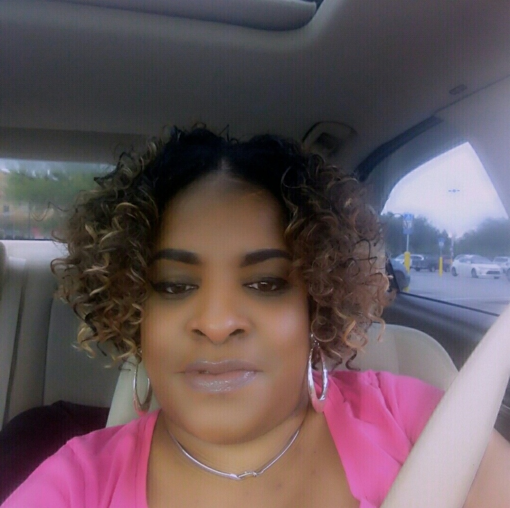 MEET YOUR POSHER..Hello I'm Kesha