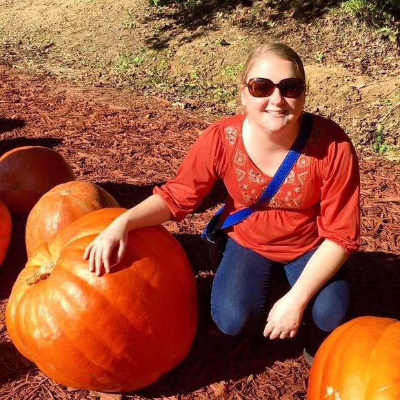 Meet your Posher, Caitlin