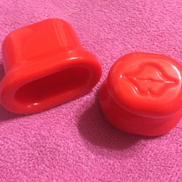 Lip pumpers