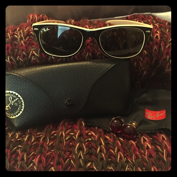 Ray-Ban Accessories - Rare to find! Authentic RayBan Wayfarer 😎😎