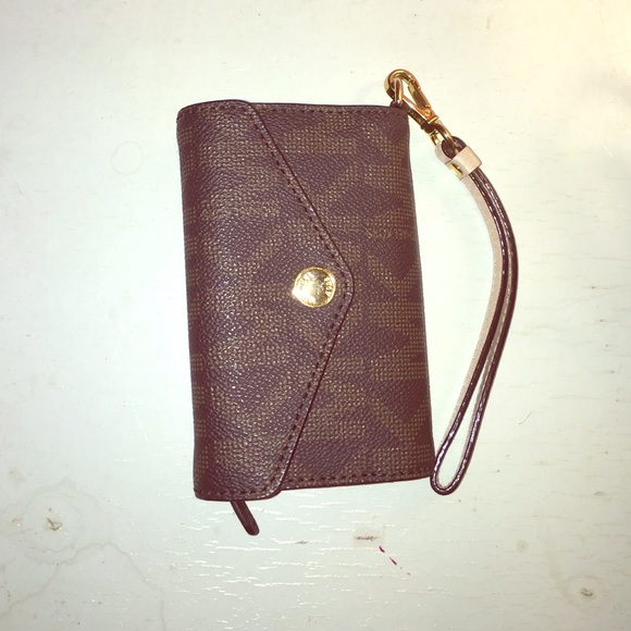 Michael Kors Handbags - MK phone case wristlet 5c
