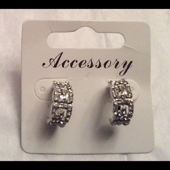 Nice silver tone and clear stone earrings