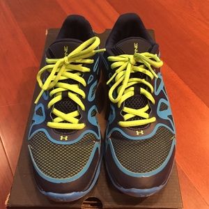 💕FINAL SALE💕Under Armor SPINE running shoe