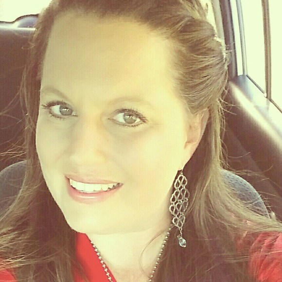 Meet your Posher, Jennifer - Picture 1 of 1