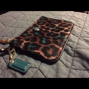 🐆Teal Leopard Print Coach Wristlet• NWOT 🐆