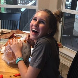 Meet your Posher, Victoria