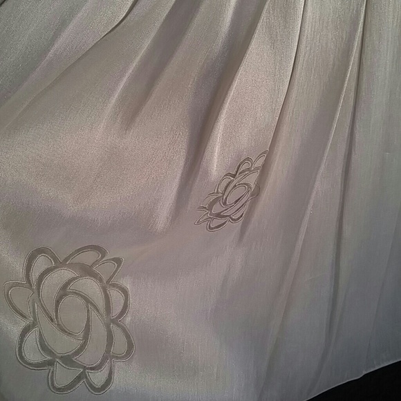 Vera Wang Gown (NOT SIMPLY VERA FROM KOHLS) - Picture 2 of 4